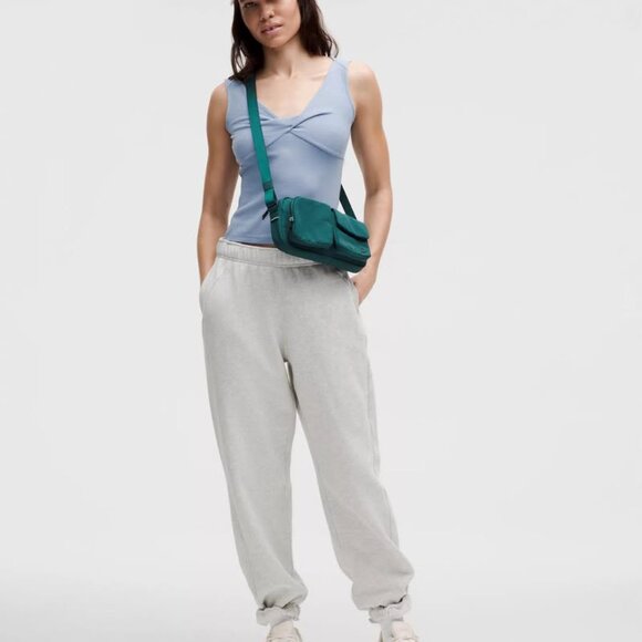 Lululemon Multi-Pocket Crossbody Bag 2.5L in Warp Teal, BNWT - Picture 2 of 6